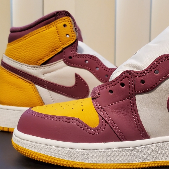 Air Jordan 1 High OG “Brotherhood” Size: 5Y = 6.5 WMNS - Picture 9 of 14